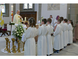 Feier der 1. Heiligen Kommunion in Sankt Crescentius (Foto: Karl-Franz Thiede)